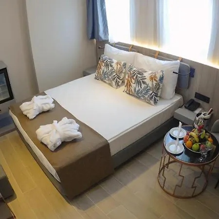 Hotel Alessia & 3*